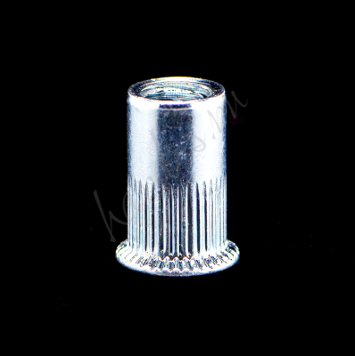 CCS-M4-ST Гаечная заклепка M4 потайной бурт оцинкованная сталь контрастный фон